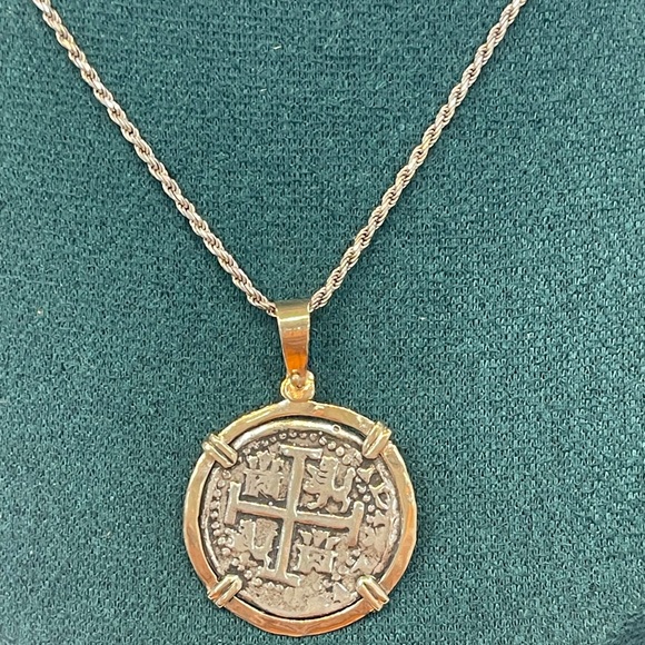 Atocha shipwreck Coin Pendant in 14Kt gold bezel - Picture 8 of 8